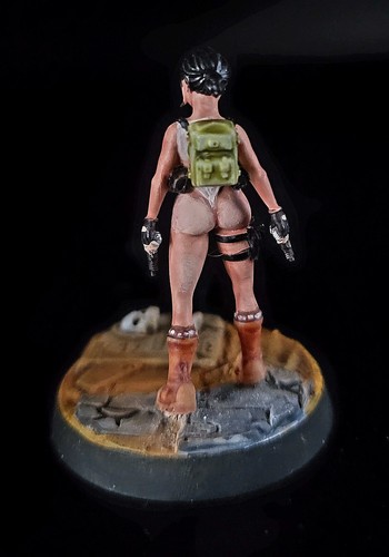 Handpainted Lara Croft figure for RPG board games or your collection - Picture 7 of 8