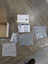 Omni Mount Vesa Mount QM100F-RV New In Box