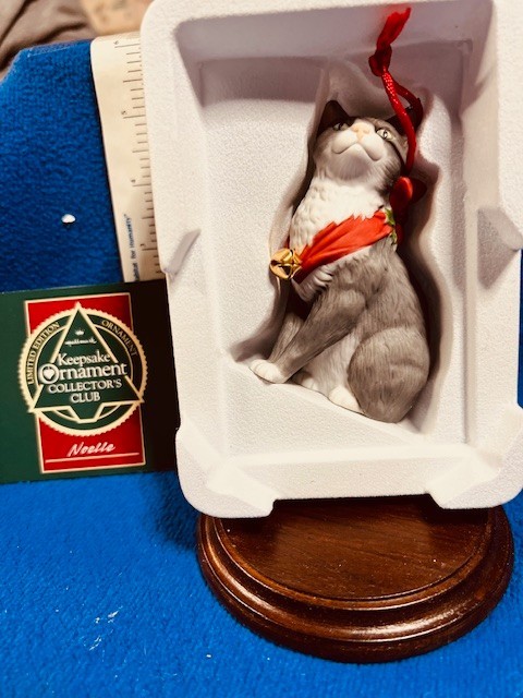 Hallmark Keepsake Collectors Club Noelle Cat Fine Porcelain Limited Edition 1989