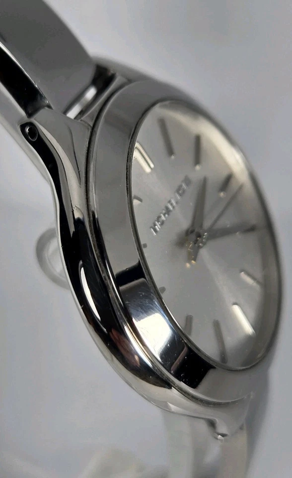 MICHAEL KORS WOMEN'S STAINLESS STEEL. 33mm WATER RESISTAN 5ATM SILVER DIAL - Image 2 of 4