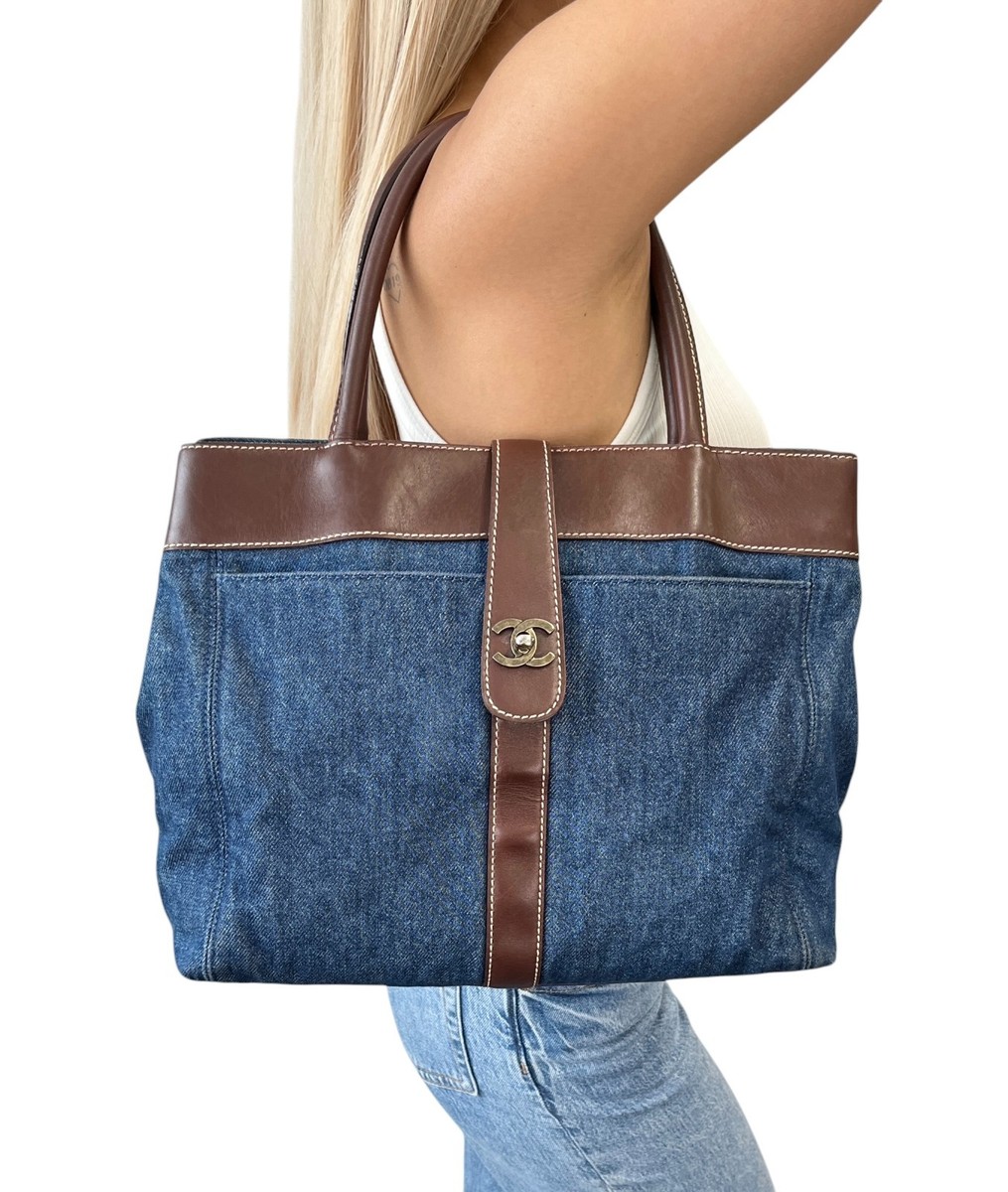CCロゴ　ブルー デニム チェーンバッグ　ノベルティ CHANEL Vintage CC Logo Denim Turnlock Tote Shoulder Bag Blue Brown