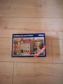 Pola H0 165 Stadthaus mit Hinterhof Autowerkstatt OVP