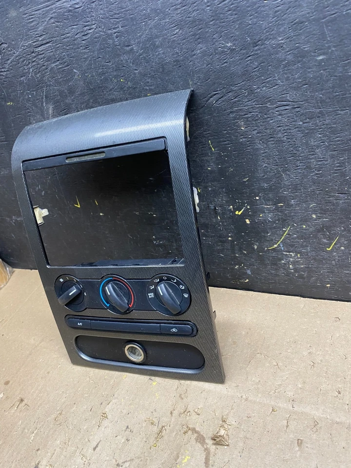 2004年至2008年福特F150无线电气候仪表板边框环绕黑色u5106 DG — 第 3/4 张图片