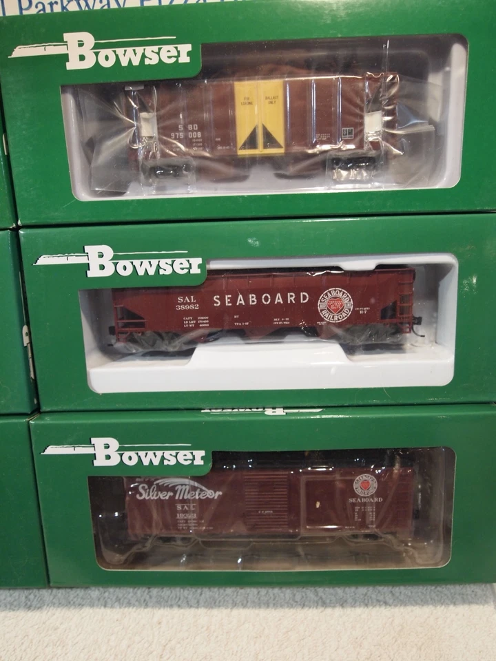 BOWSER SEABOARD AIR LINE  3-70t OPEN HOPPER, 2-40ft. BOX CARS  2-BALLAST CARS - Image 3 of 4