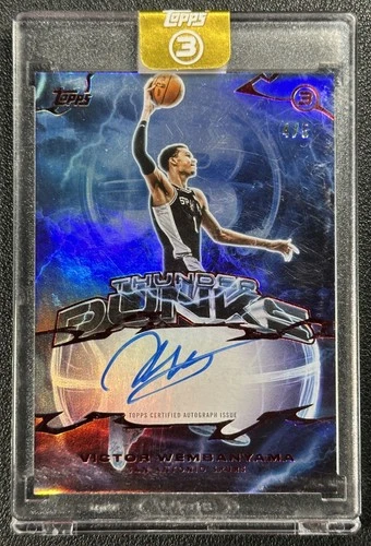 VICTOR WEMBANYAMA 2025-26 TOPPS THREE 3 #TD-VW THUNDER DUNKS ON-CARD AUTO RED /5