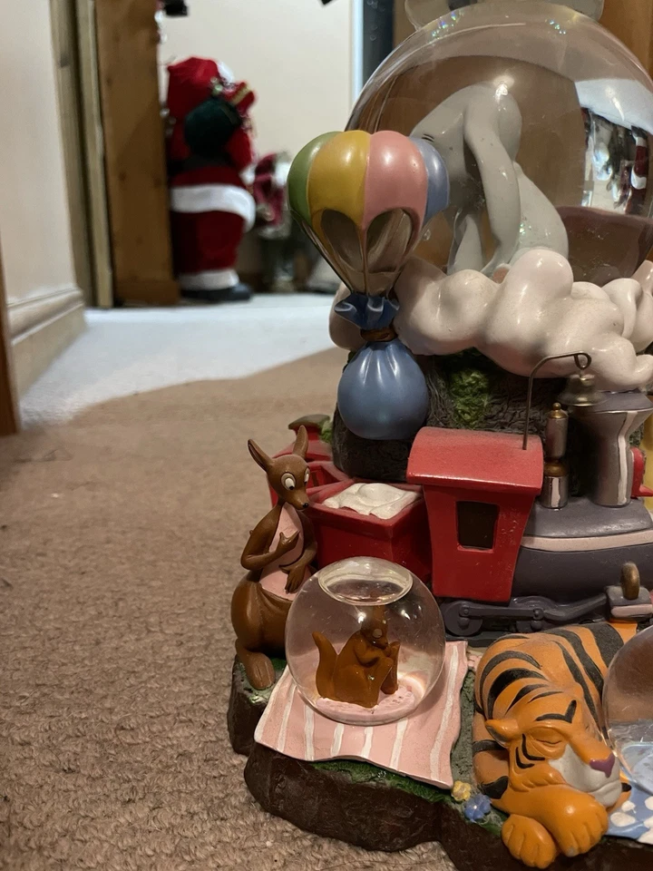 Disney Dumbo RARE Snowglobe With Original Box - Image 4 of 4