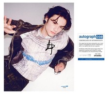 Louis Partridge "Enola Holmes" AUTOGRAPH Signed Autographed 8x10 Photo ACOA