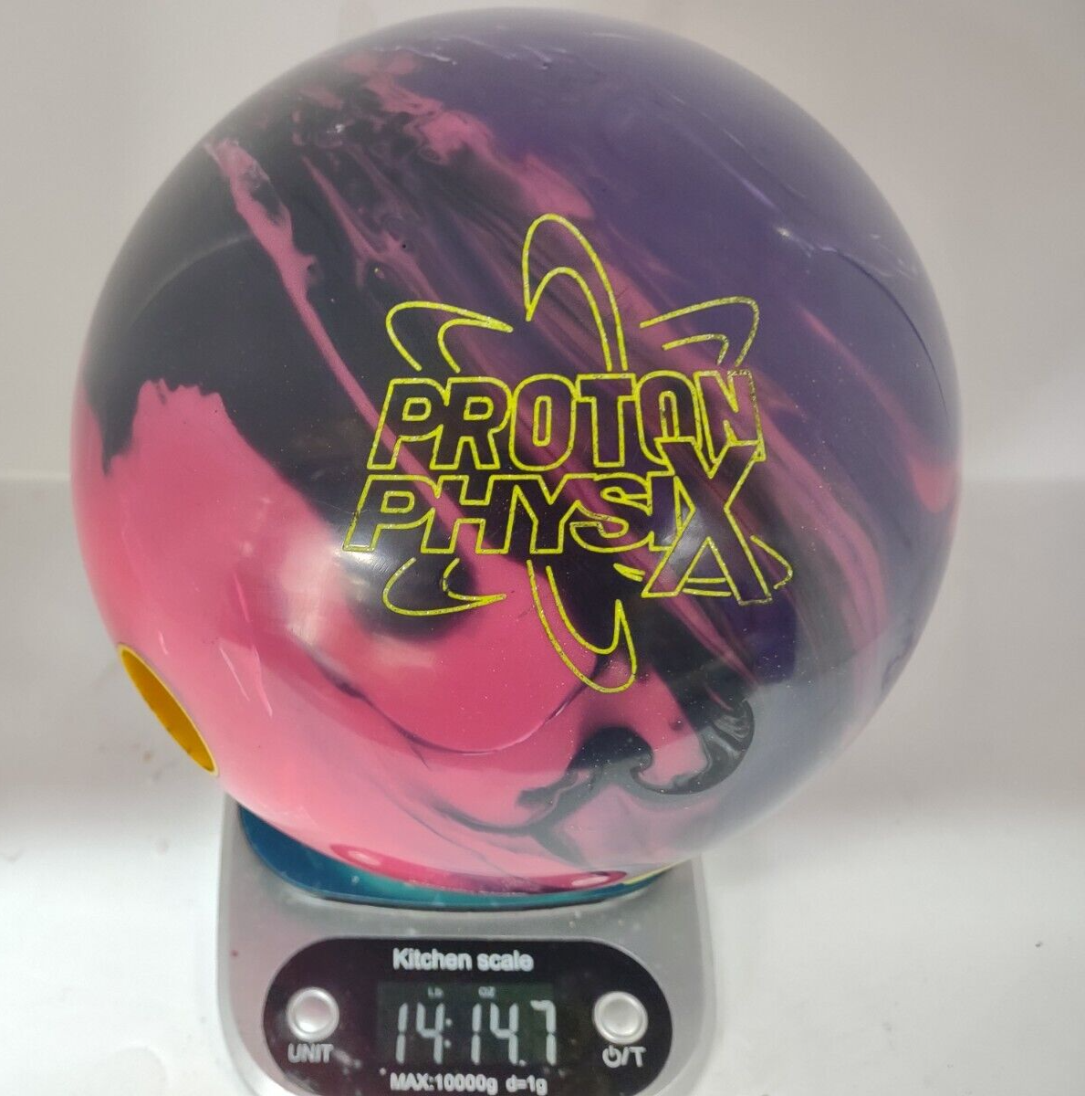 Storm Proton Physix 15lb(14lb, 15oz) bowling ball. Thumb switch grip