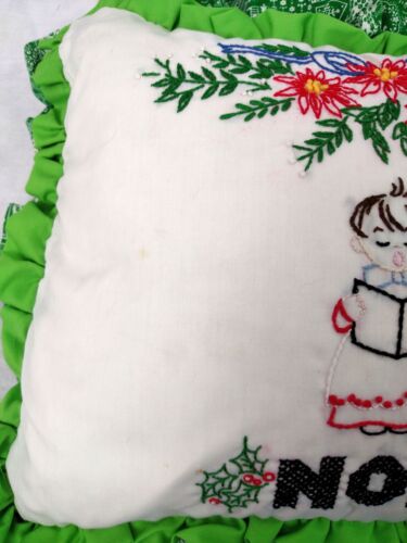 Cuscino natalizio vintage Noel Caroler ricamato a mano 10" x 12" con volant - Foto 5 di 5