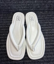 NEW No Boundaries White Puffy Flip Flops Memory Foam Women Size 11