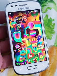 Samsung Galaxy S3 mini (entsperrt) 8GB Smartphone Top Zustand Wid Chargr