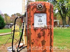 8x10 Photo: A Vintage 1950s Virginia Gas Pump...