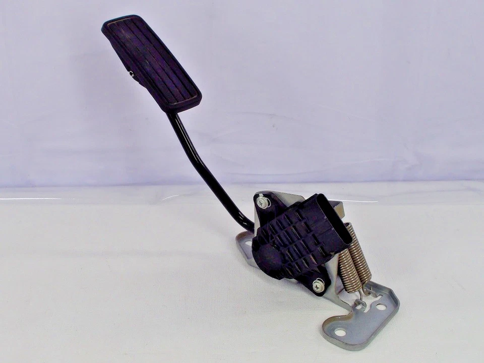 Pedal de acelerador Subaru Outback 2005-2007 OEM 36010AG021 Foto 2 de 4
