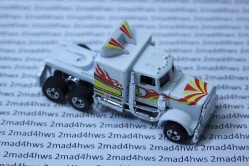 VINTAGE 1983 Hot Wheels white LONG SHOT bw HONG KONG semi-truck 1ST RELEASE