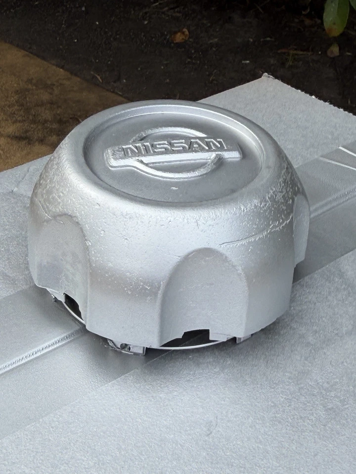 Nissan Frontier Xterra 1998-2004 tapa central plateada buje 40315-7Z100 clip roto Foto 3 de 4