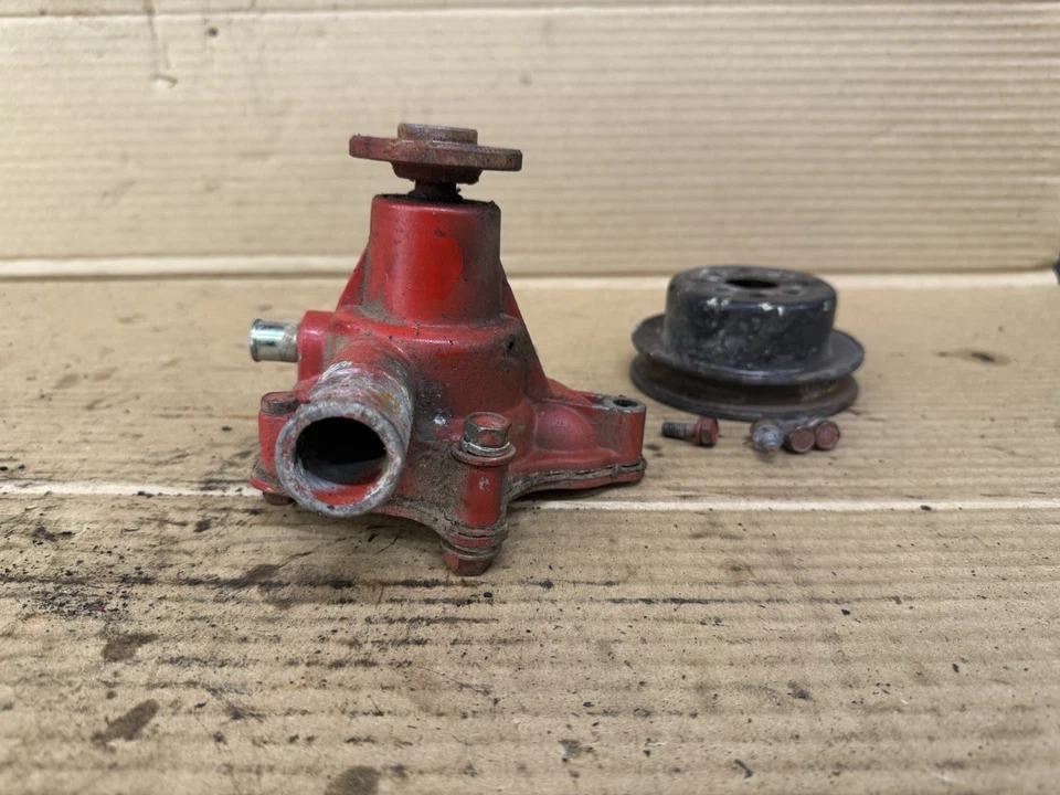Bomba de agua Toyosha CS86 OEM Hinomoto C142 C144 Massey Ferguson 1010 1020 Foto 3 de 4