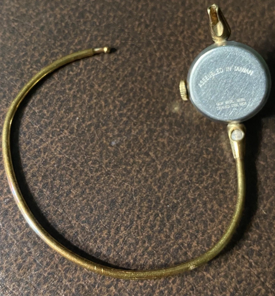 Reloj brazalete Timex vintage dorado para mujer 1960/1970 cuerda mecánica funcionando Foto 3 de 4