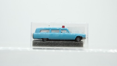 Revell 2901 Praliné Cadillac "Ambulance" azul claro | Zustand: Gebraucht
