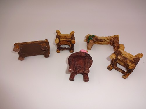 5 Pc Patio Outdoor Faux Wood Dollhouse Furniture Chairs Benches Table Teapot Lot - Bild 4 von 4