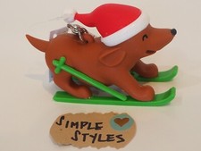 Bath Body Works Brown SKIING DOG in Santa Hat Pocket Bac Holder Sleeve Clip
