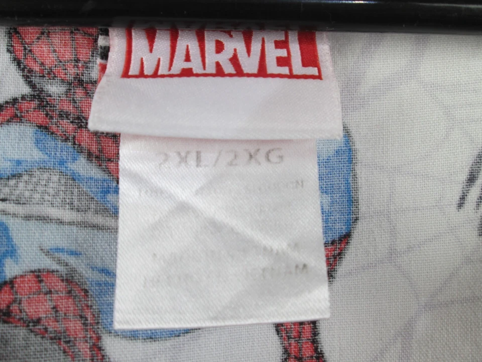 Marvel Spiderman Scrub Top 3 Pocket Medical Vet White Short Sleeve Sz 2XL - Imagem 4 de 4