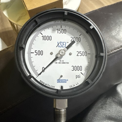 #ad Wika XSEL Process Gauge 233.34 3000 PSI 4.5” ½” NPT Lower Mount $59.00