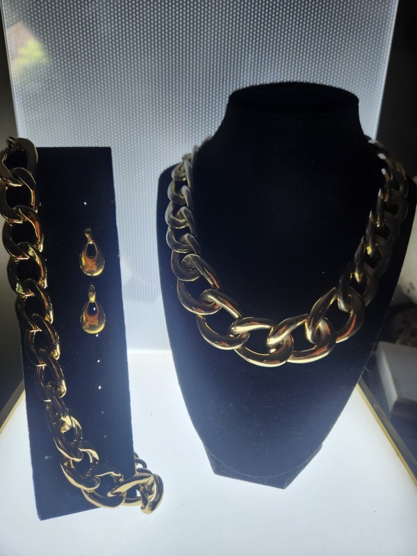 Vintage 20 PC Bold Bold Gold, Silver, Pearl, Dimand Jewelry TRIFARI