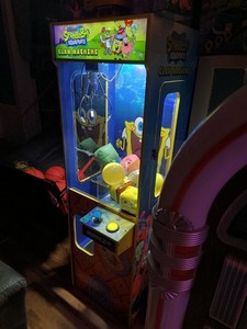 Arcade 1up SpongeBob Claw Machine