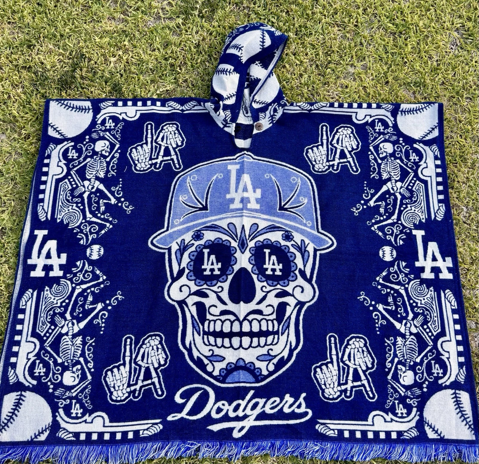 Dodgers Dia De MuertosAlpaca Wool Poncho Unisex, One Size Hooded,Made In Ecuador
Opens in a new wind