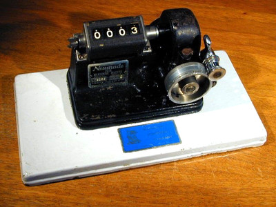 NEUMADE 16MM FILM MEASURING MACHINE MODEL HM-5-S ON PAINTED METAL BASE