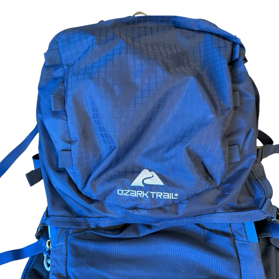Mochila de caminhada Ozark Trail 65L Stavern com capa de chuva compatível com hidratação - Imagem 2 de 4