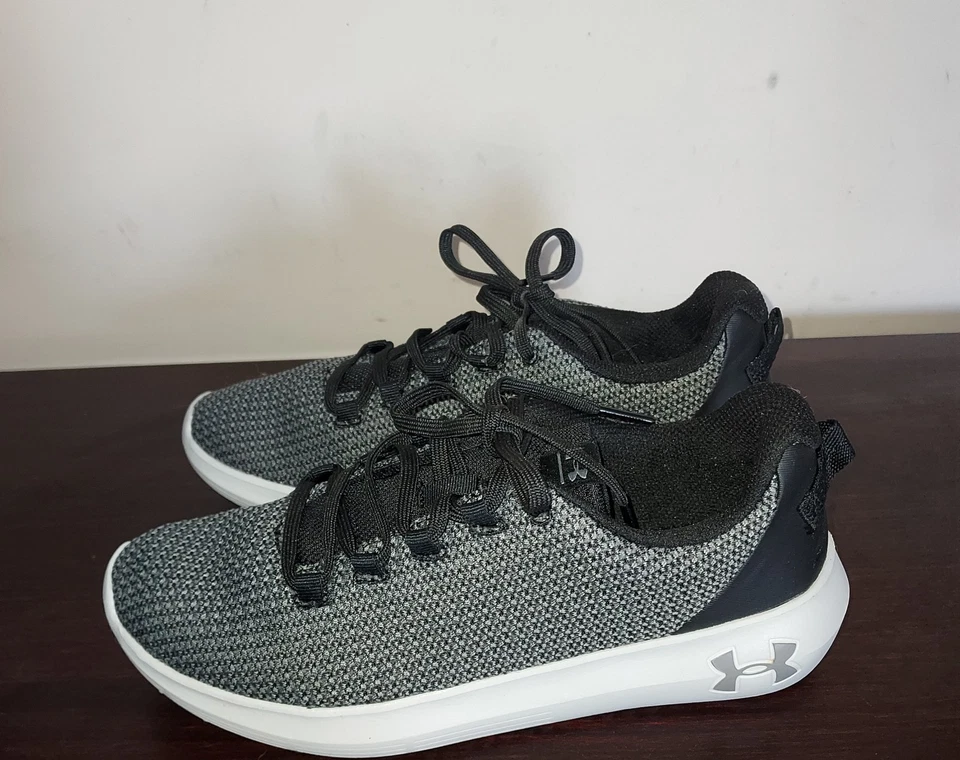 Zapatillas deportivas Under Armour para mujer 7,5 M entrenamiento ondulado confort atlético negras Foto 2 de 4