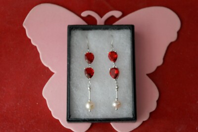 Traumhafte Ohrringe rot Blut Rubin & rosa Perlen 5 gr. 5 Cm. Lang + Haken im Karton