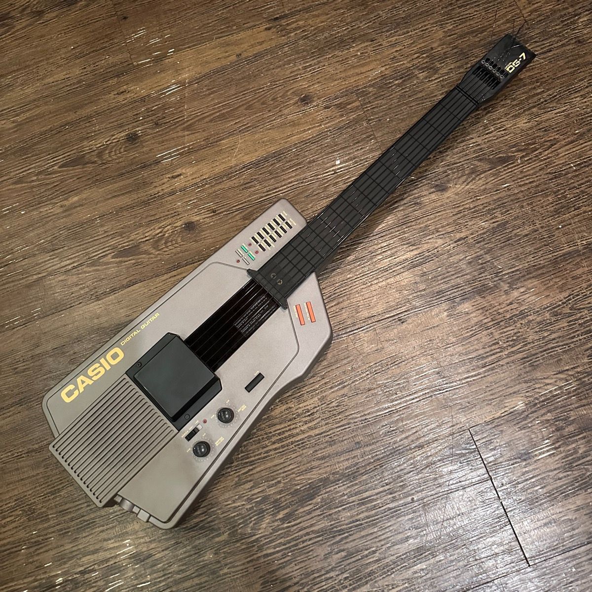 Dg-7 Vintage 80'S Digital Guitar Synthesizer Electric Silver Used