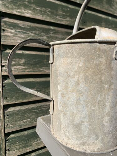 Vintage 1 Gallon Galvanised Watering Can - Picture 6 of 8