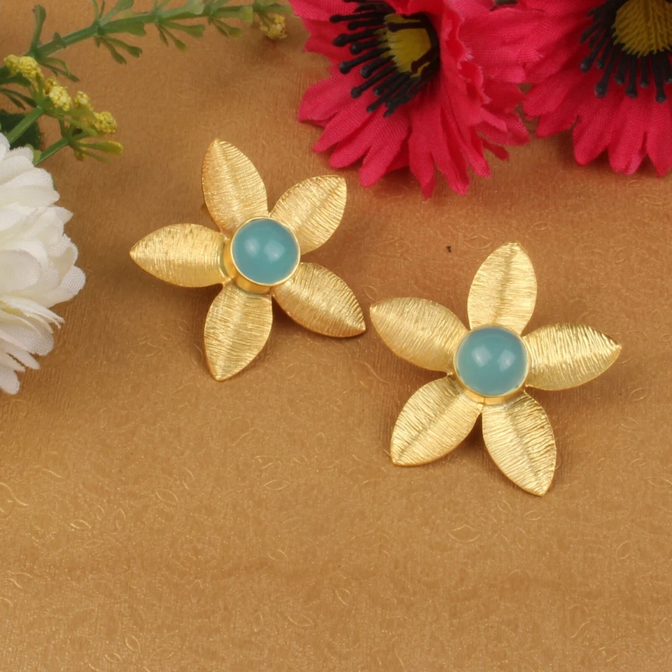 Pendientes para mujer Stud Aqua Calcedonia chapados en oro de latón joyería Foto 3 de 4