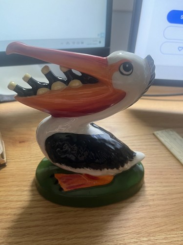 Figurina prototipo Lorna Baily Guinness Pelican, altezza 5,75", lunga 5" e larga 4" - Foto 2 di 9
