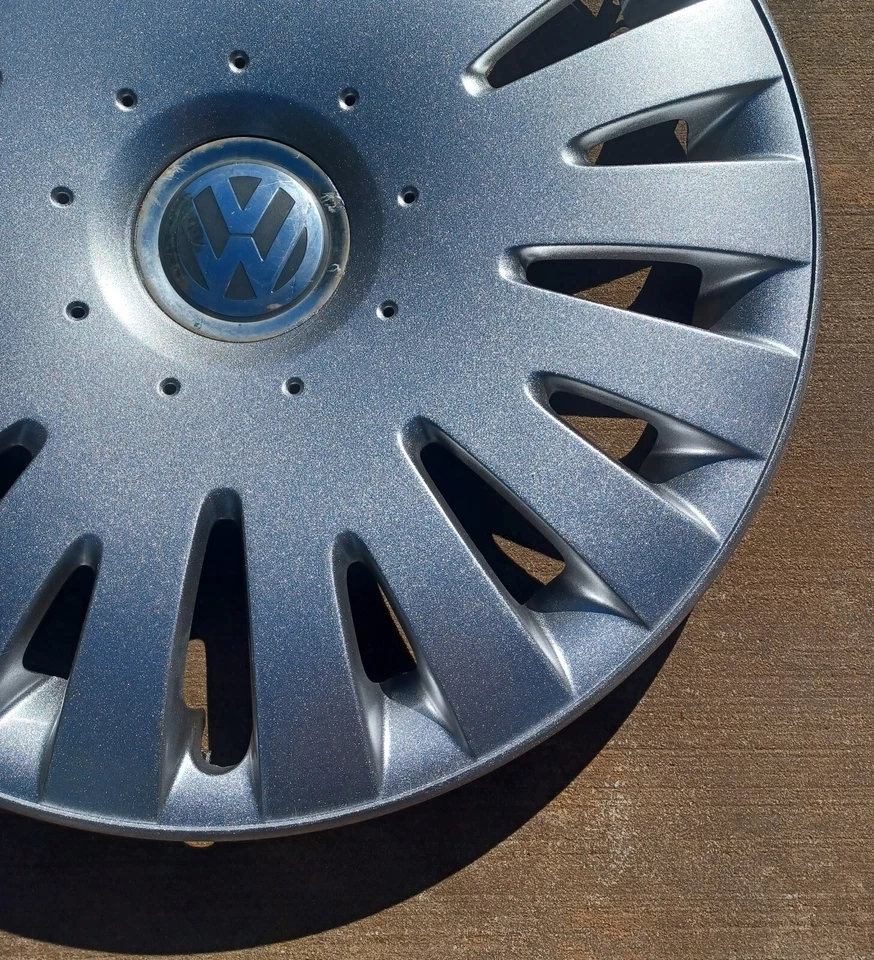 Volkswagen Eos Passat hubcap 2006-2011, 16" wheels, 3CO601147B, 61553 Repainted - Image 4 of 4