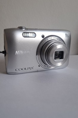 Nikon Coolpix S3600 Digitalkamera Silber 8x Zoom Gebraucht