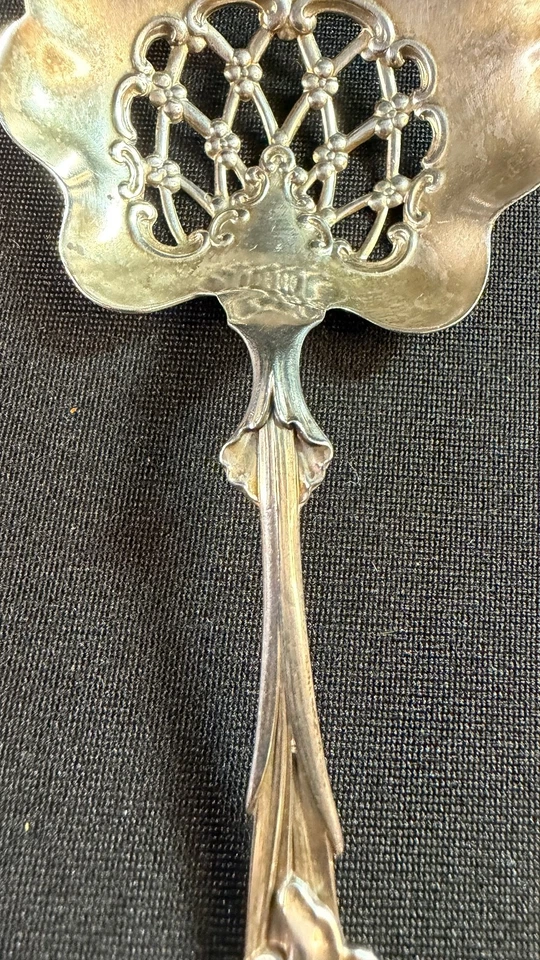 Antigua cuchara Bon Bon Bon de plata esterlina Whiting patrón de orquídea violeta Foto 4 de 4