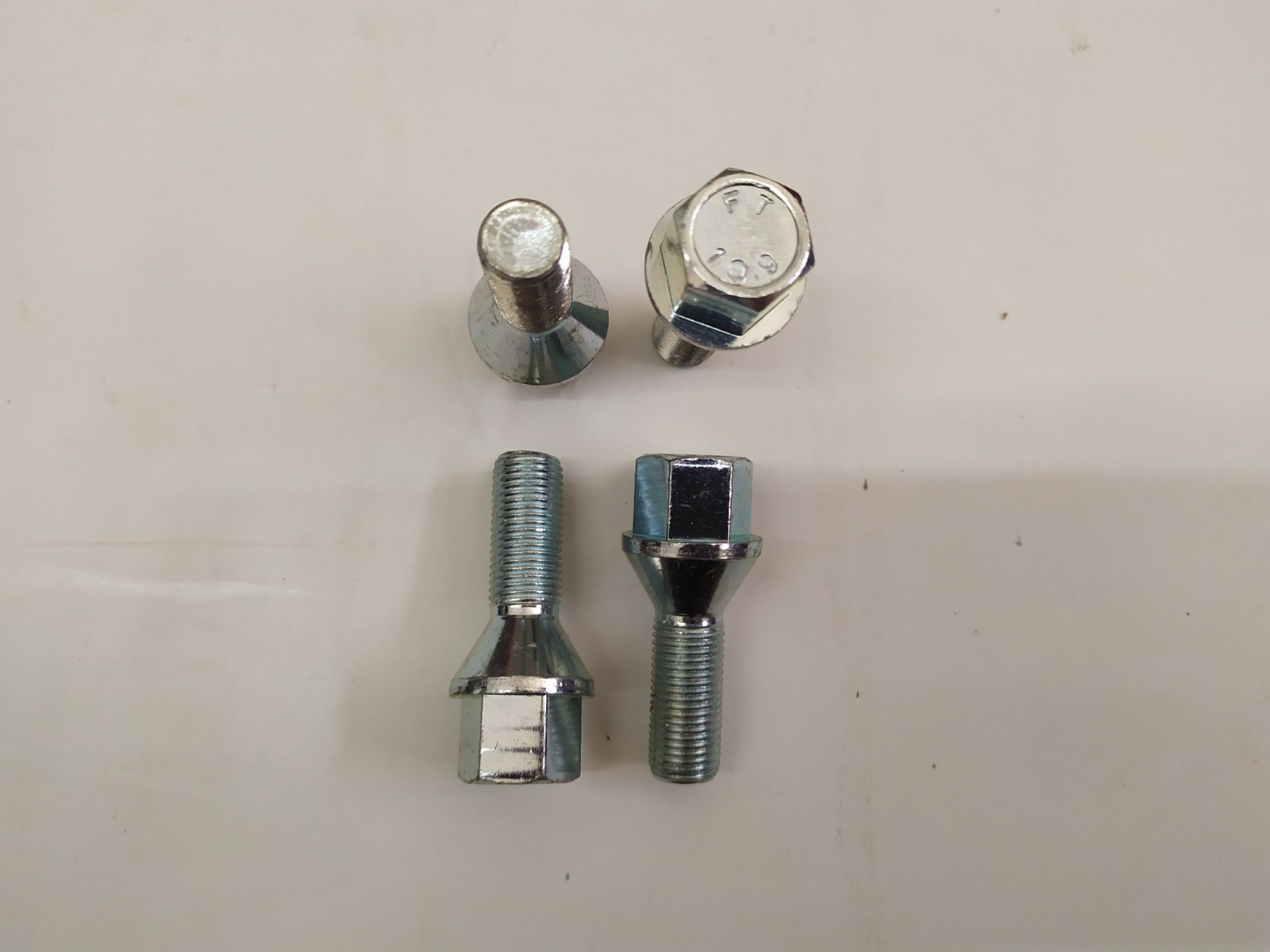 Kit di 16 Bulloni per Cerchi in Lega , Misure 12x1.25x28 K17 Conici foto 3