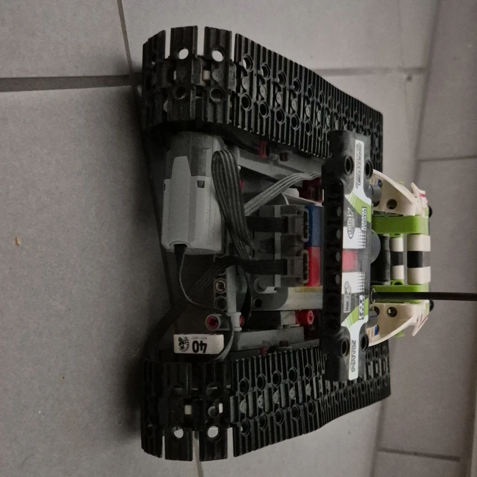LEGO Technic 8043 Motorized Excavator, photo 3 sur 5