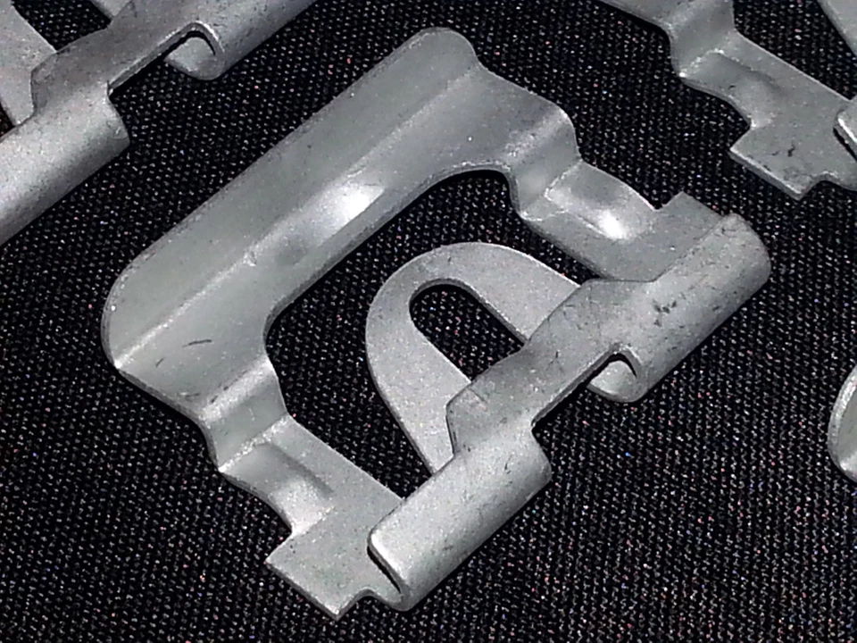 68-92 GM Chevy Buick Pontiac para-brisa moldagem moldura guarnição clipes 10p O - Imagem 2 de 4