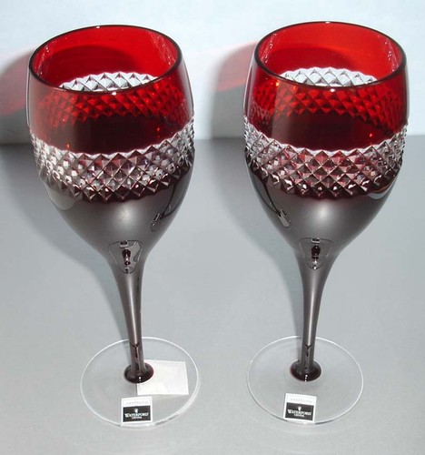 Par de copas de vino tinto Waterford Crystal John Rocha corte rojo rubí 12 oz. Nuevo en caja - Imagen 4 de 5