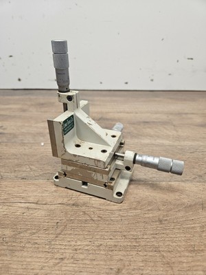 Plateau Linéaire 3 Axes XYZ Avec Micromètres - Marque Line Tool Co. - Modèle A-RH - Occasion Fonctionnel