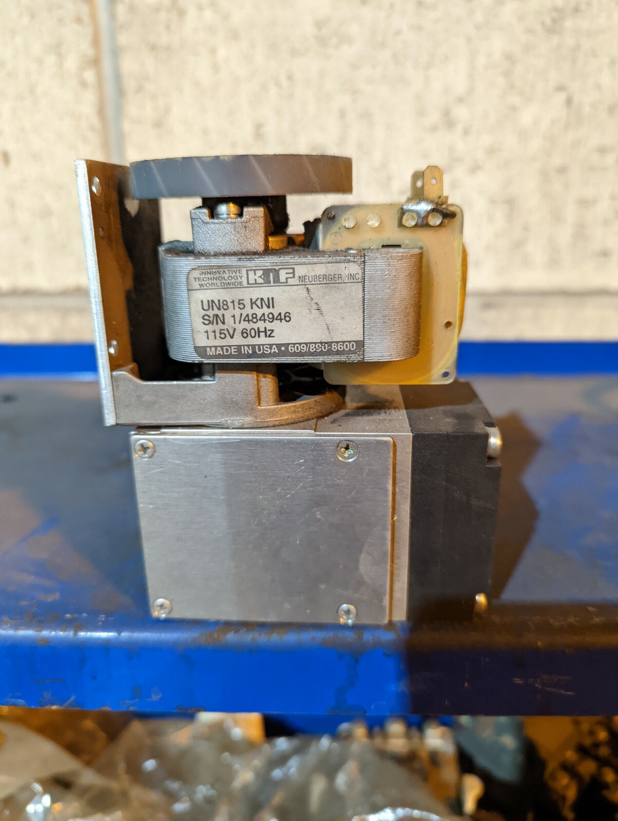 KNF NEUBERGER  UN815KNI  VACUUM PUMP  *NEW