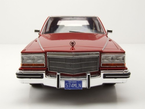 Cadillac Fleetwood Brougham 1982 rojo oscuro metálico coche modelo 1:18 MCG - Imagen 6 de 9