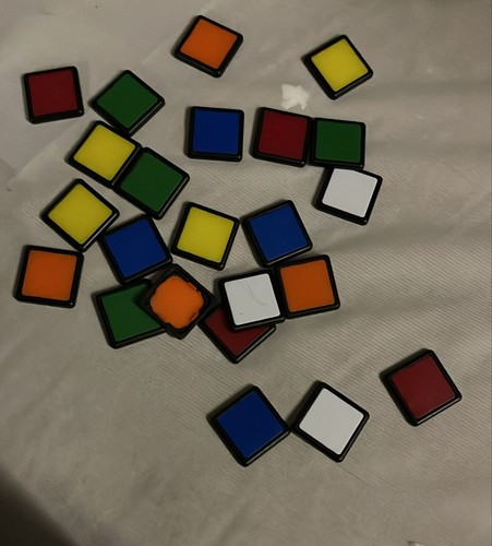 Rubik’s Race Classic Fast-Paced Strategy Sequence Gioco da Tavolo RICAMBI USATI COME FOTO - Foto 2 di 6