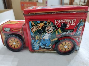 Vintage Collectible Little Red Fire Truck Engine No 5 Tin Coin Bank