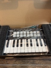 Novation Launchkey Mini MK2 25 Key Midi Keybo...